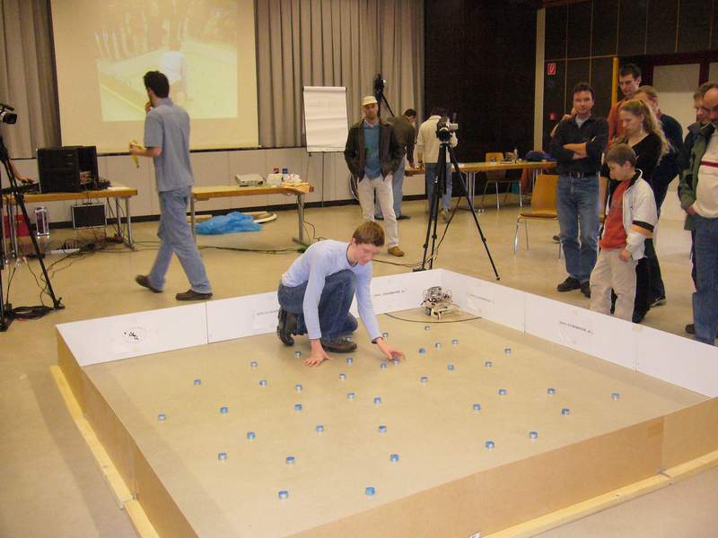 Julian Straub mit Teelichtsammler